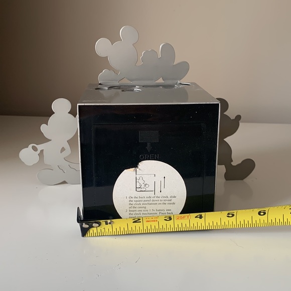 Mickey Mouse cube clock - Picture 3 of 3